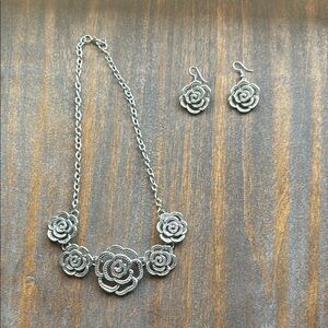 Elegant Silver Floral Necklace and Earring Set